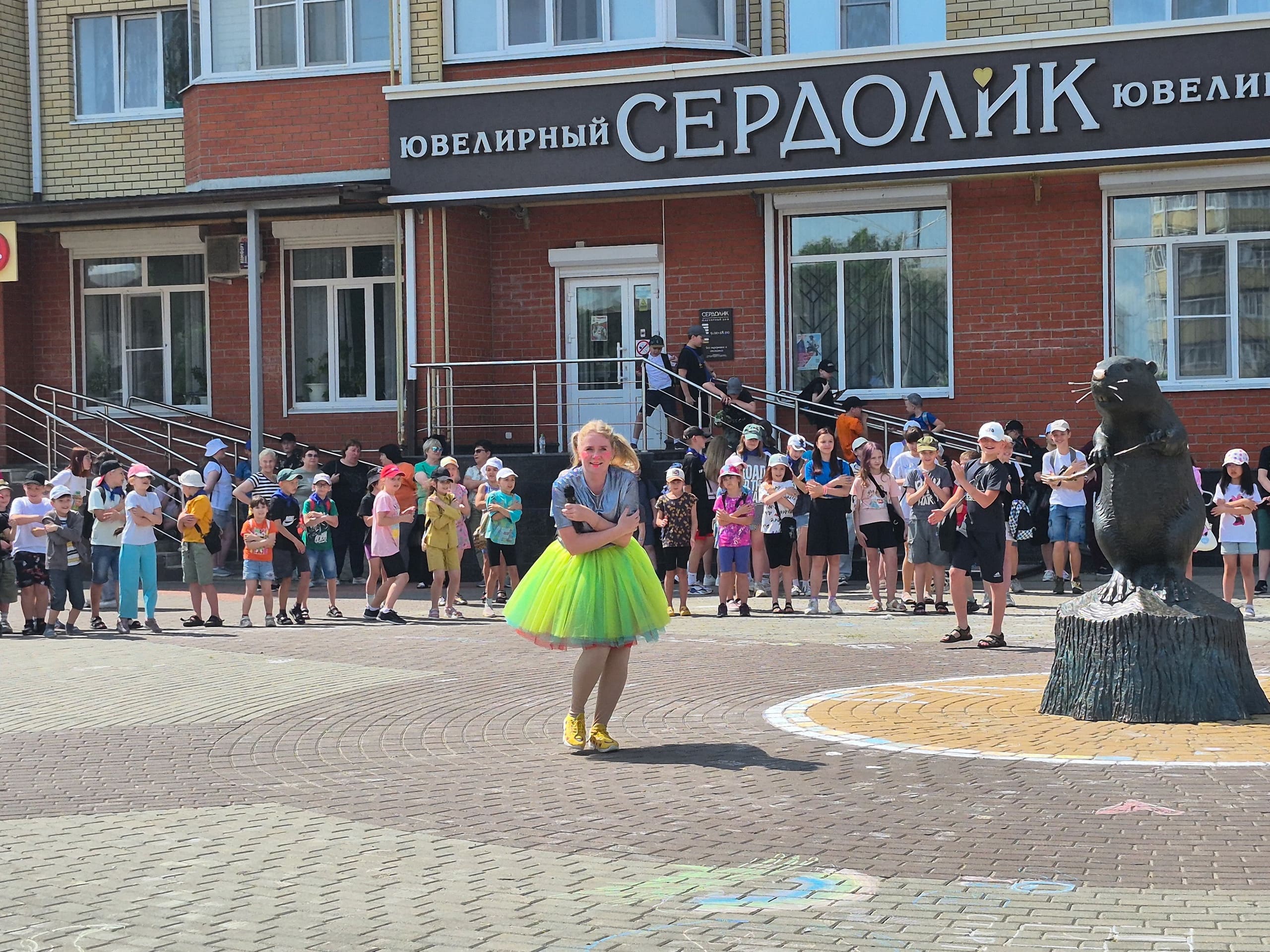 На площади у Бобра состоялась игровая программа 